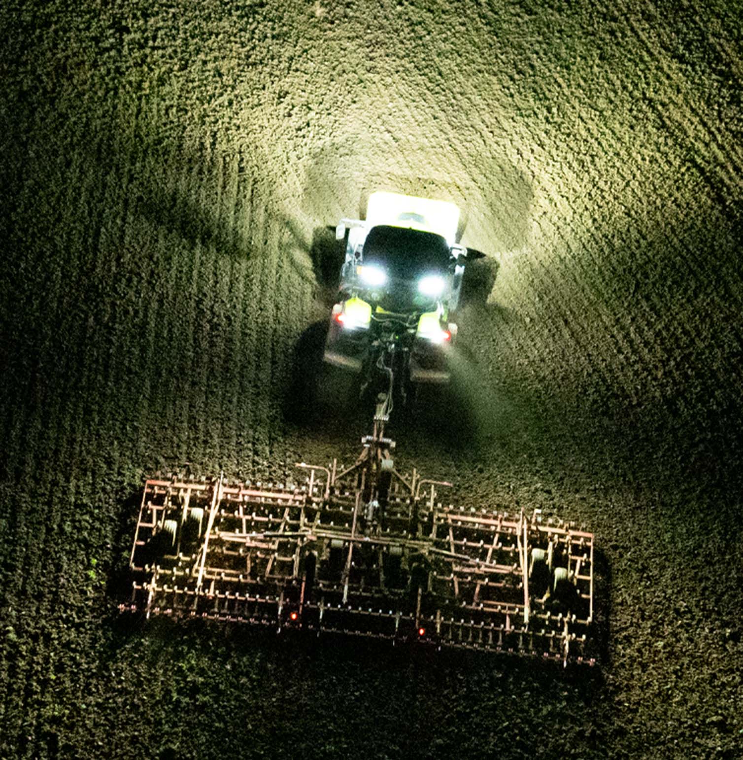 Claas Axion 960 TT & Väderstad NZ Aggressive 1000 Cultivator - Night shift working on the seedbeds for spring drilling.