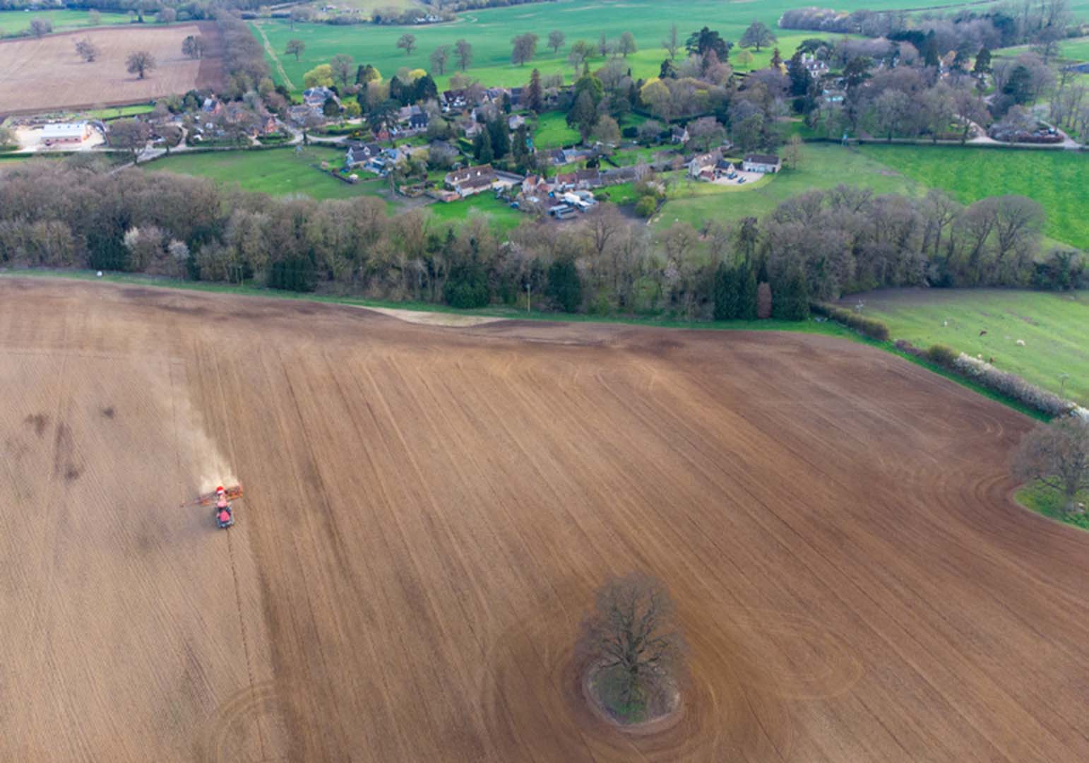 Case Quadtrac & Väderstad Rapid 8m Drill: Phill working 'The Hills' - a field near Lyndon village.