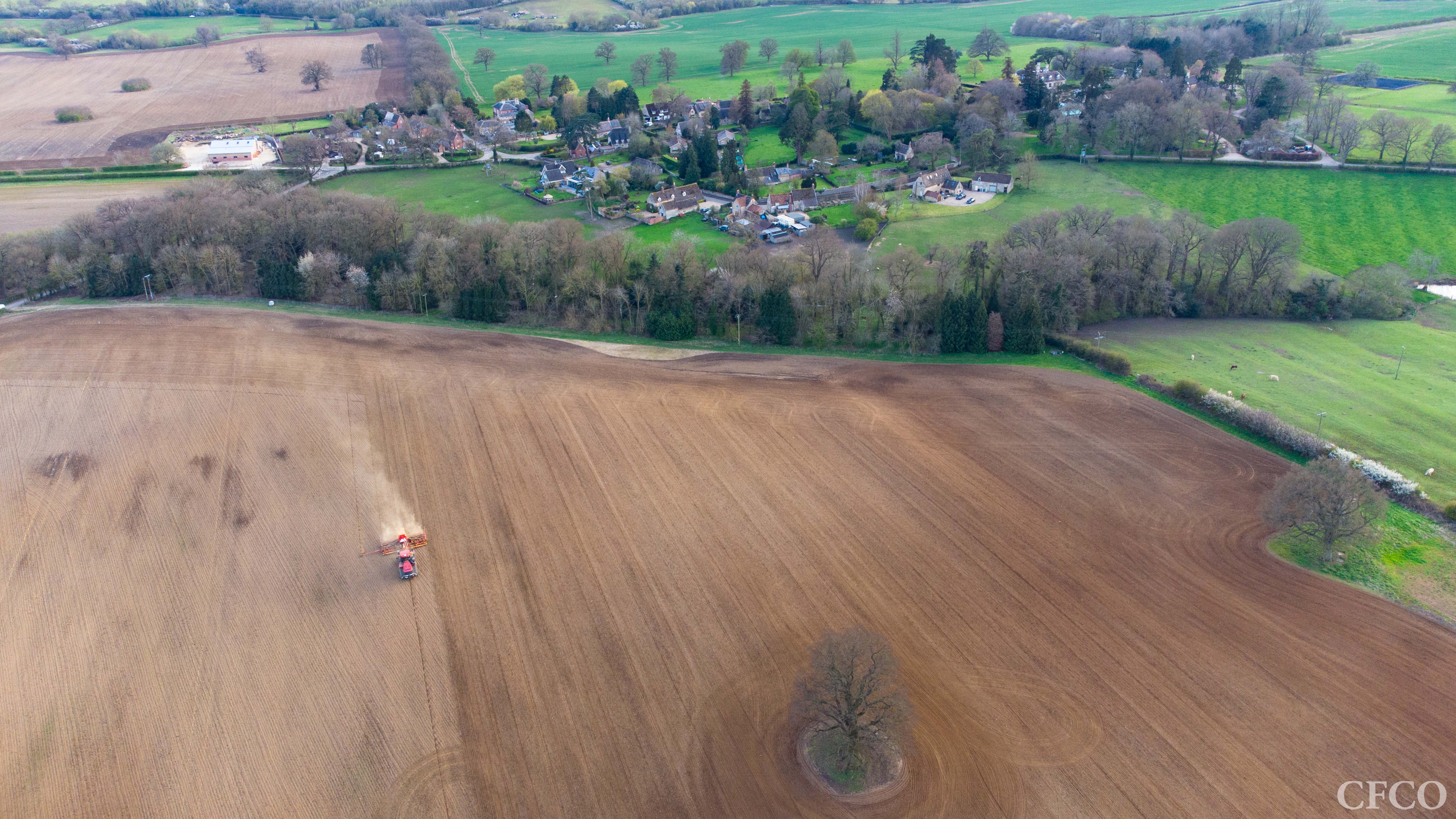 Case Quadtrac & Väderstad Rapid 8m Drill: Phill working 'The Hills' - a field near Lyndon village.
