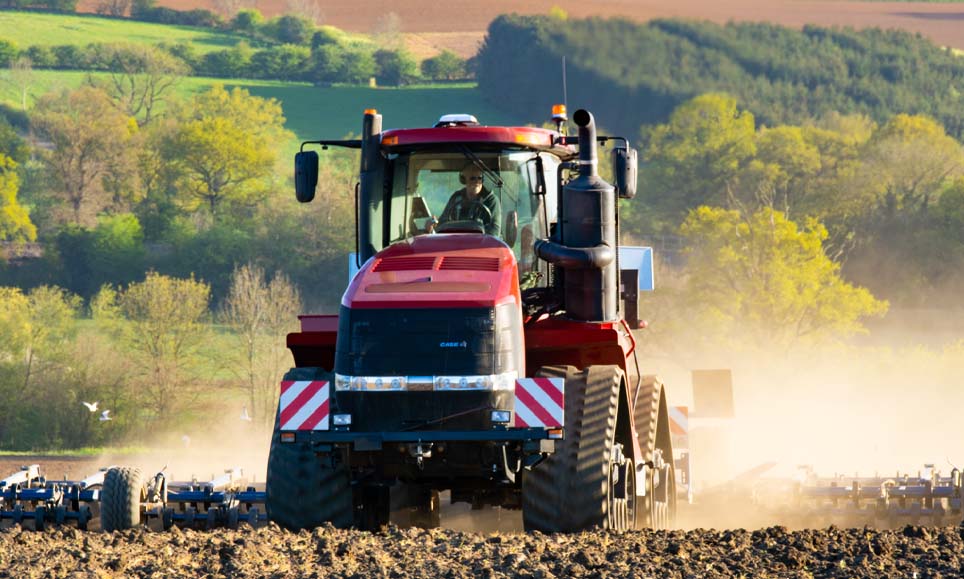 Case Quadtrac 580 & 12m Kockerling Cultivator - Spring seedbed preparation near Lyndon in Rutland.