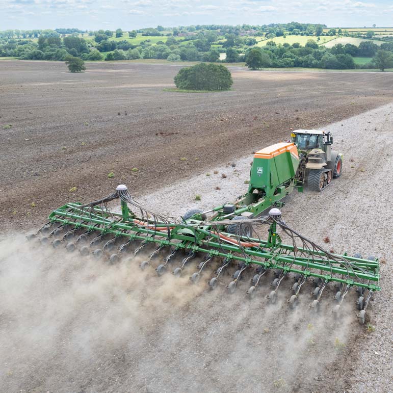 Case Quadtrac 540 & Mzuri Pro-Til 6T Strip-Till Drill - Making some stripes sowing into an over-wintered stubble.