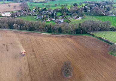 Case Quadtrac & Väderstad Rapid 8m Drill: Phill working 'The Hills' - a field near Lyndon village.